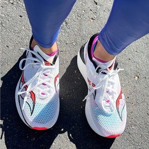 Like new  saucony endorphin pro 3